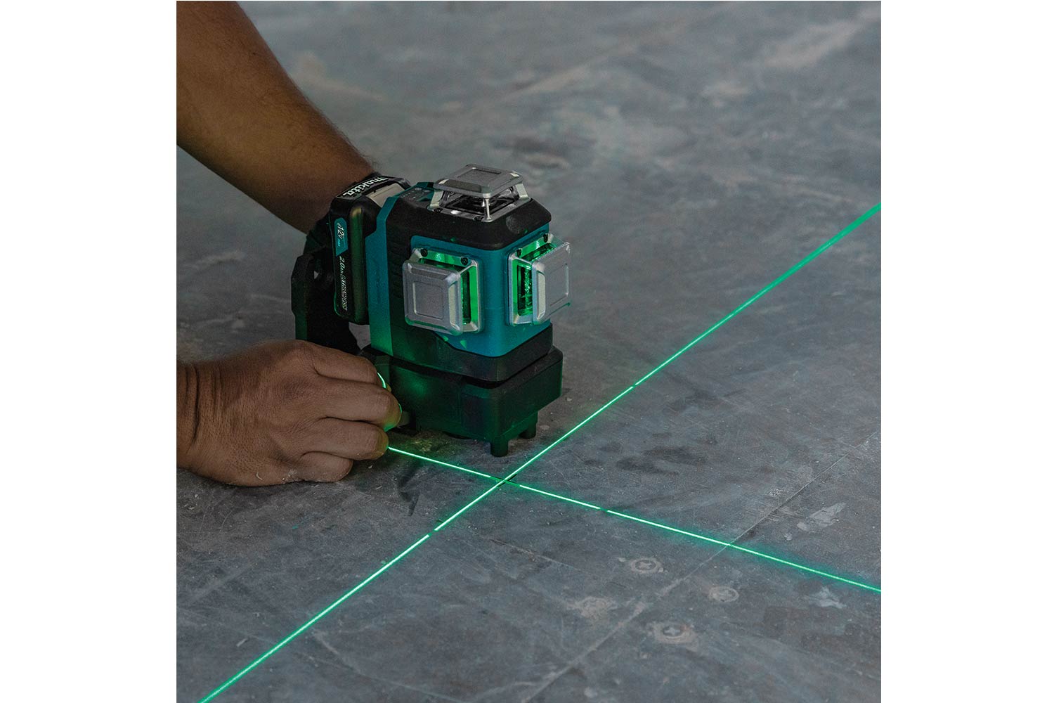 Makita - Product Details - SK700GD 12Vmax CXT Green 3 x 360° Line Laser